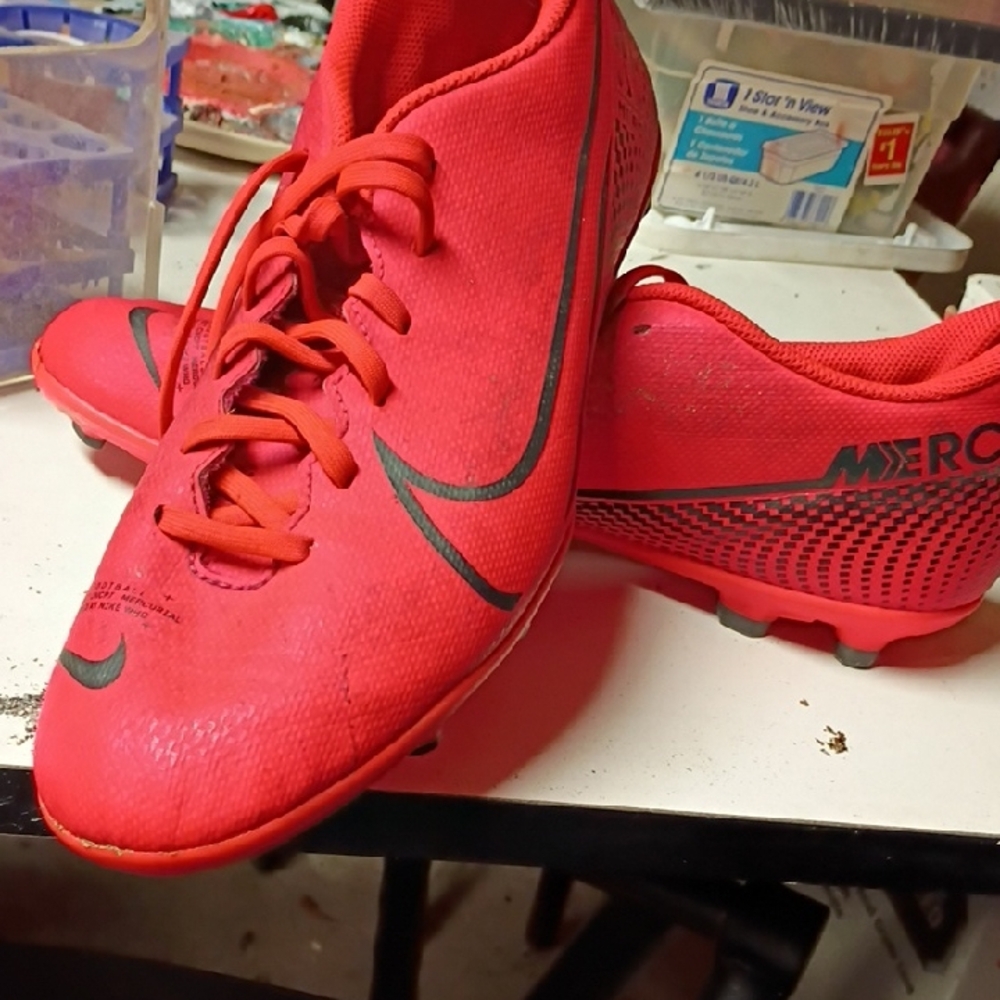 Nike  Red and Black Soccer Cleats 10 Sz
